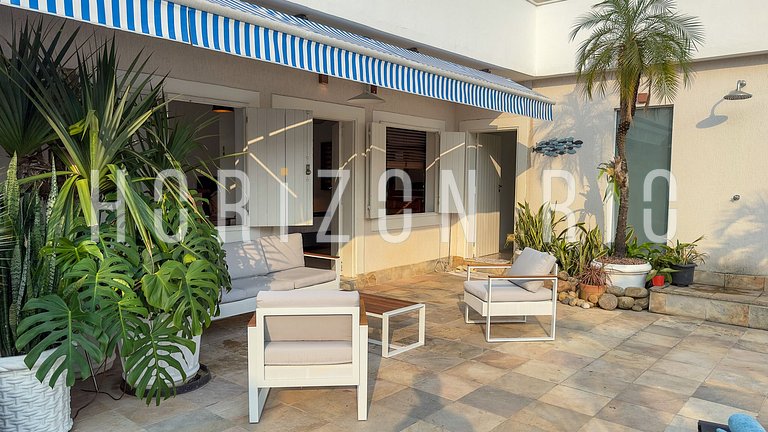 Rent luxury Penthouse in Copacabana, 5 Bedrooms and Pool