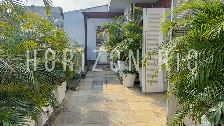 Rent luxury Penthouse in Copacabana, 5 Bedrooms and Pool