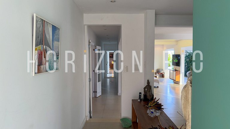 Rent luxury Penthouse in Copacabana, 5 Bedrooms and Pool