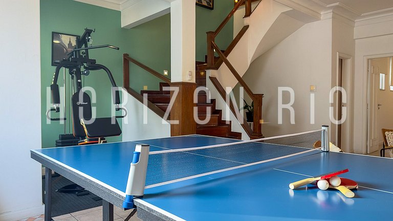 Rent luxury Penthouse in Copacabana, 5 Bedrooms and Pool