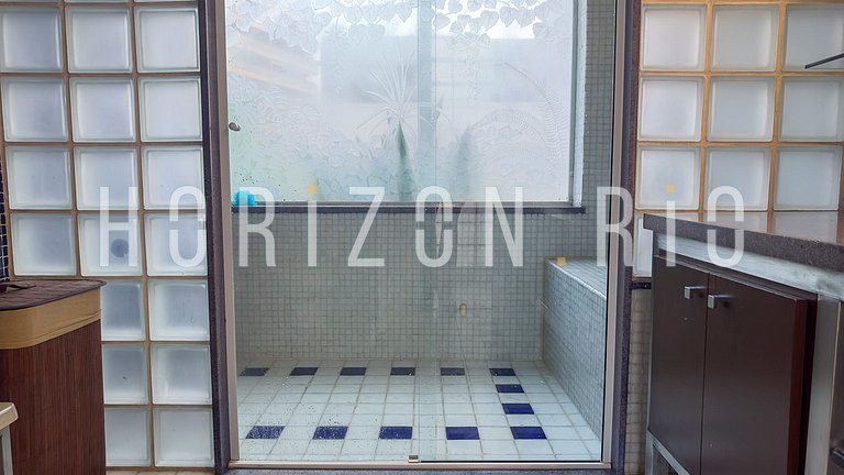 Rent luxury Penthouse in Copacabana, 5 Bedrooms and Pool