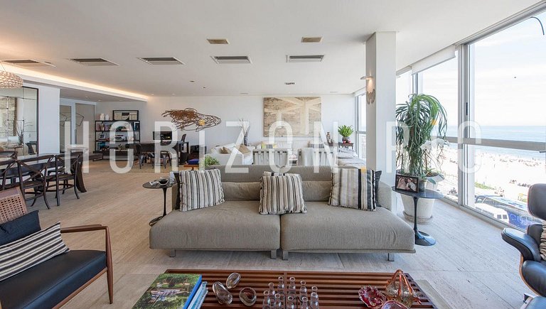 Beachfront Apartment: Ocean Views, Pool & AC | Horizon Rio