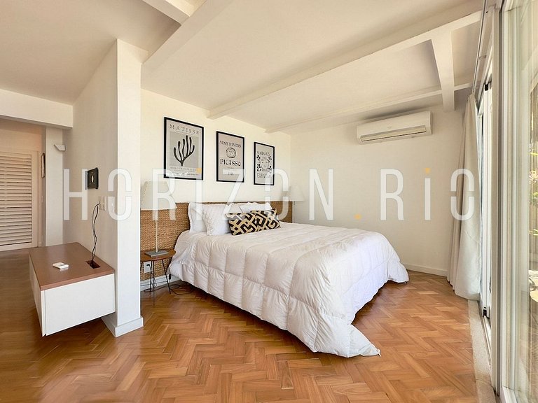 Cobertura duplex com 4 quartos no Arpoador