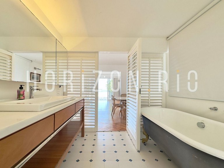 Cobertura duplex com 4 quartos no Arpoador