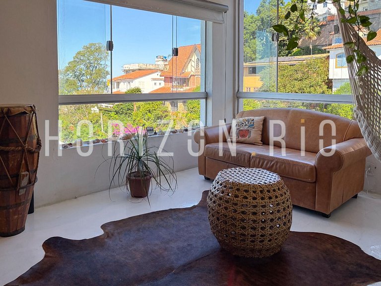 Charmoso apartamento na Rua Saint Roman