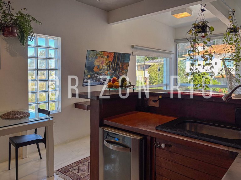 Charmoso apartamento na Rua Saint Roman