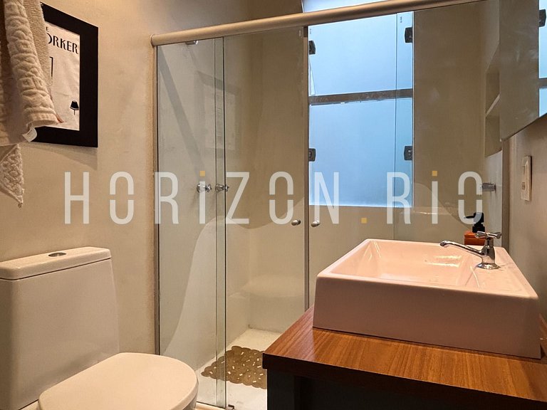 Charmoso apartamento na Rua Saint Roman