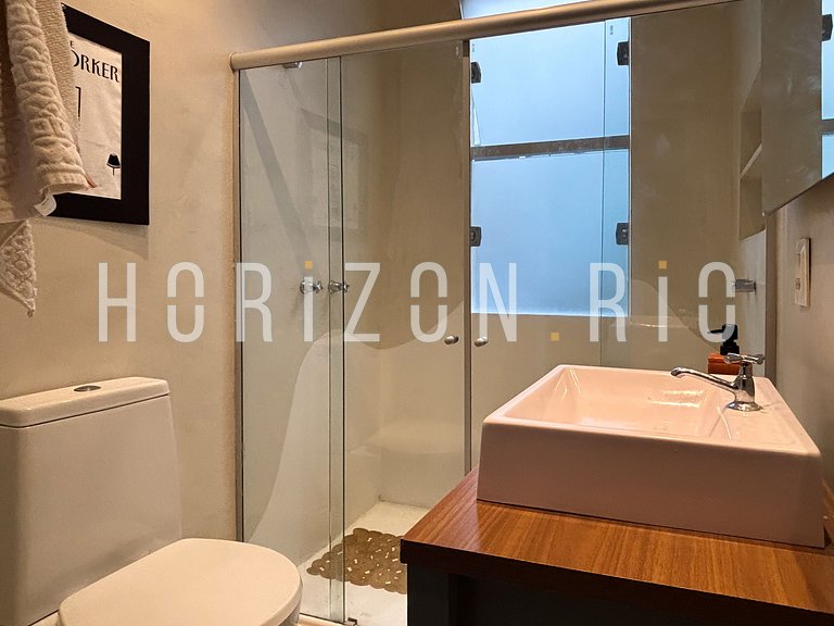 Charmoso apartamento na Rua Saint Roman