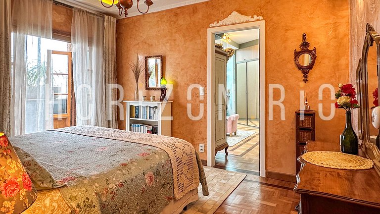 Charmosa cobertura com decoração estilo marroquina