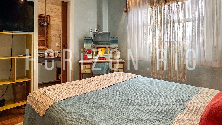 Charmosa cobertura com decoração estilo marroquina