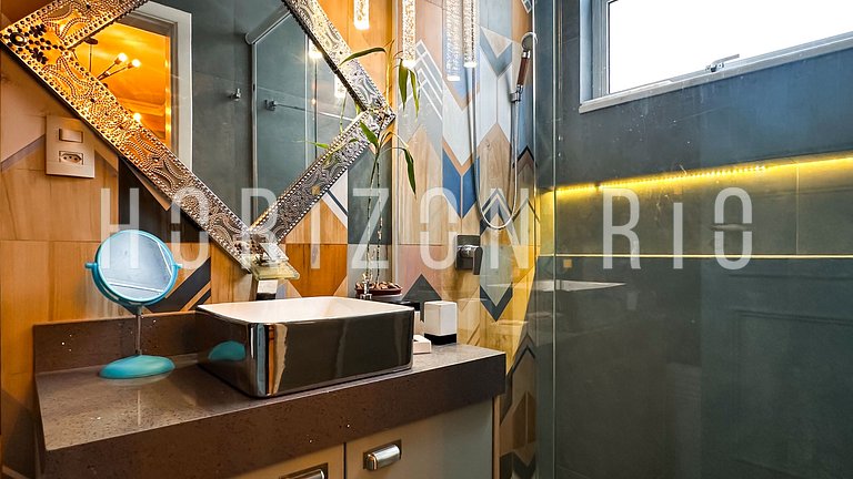 Charmosa cobertura com decoração mediterrânea em Ipanema RJ
