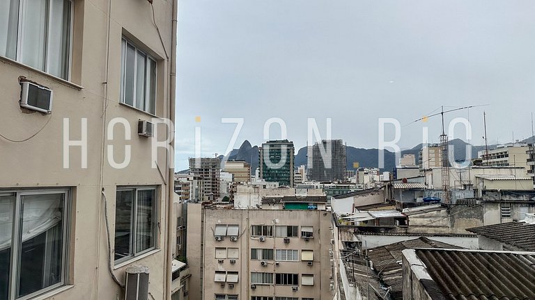 Charmosa cobertura com decoração mediterrânea em Ipanema RJ
