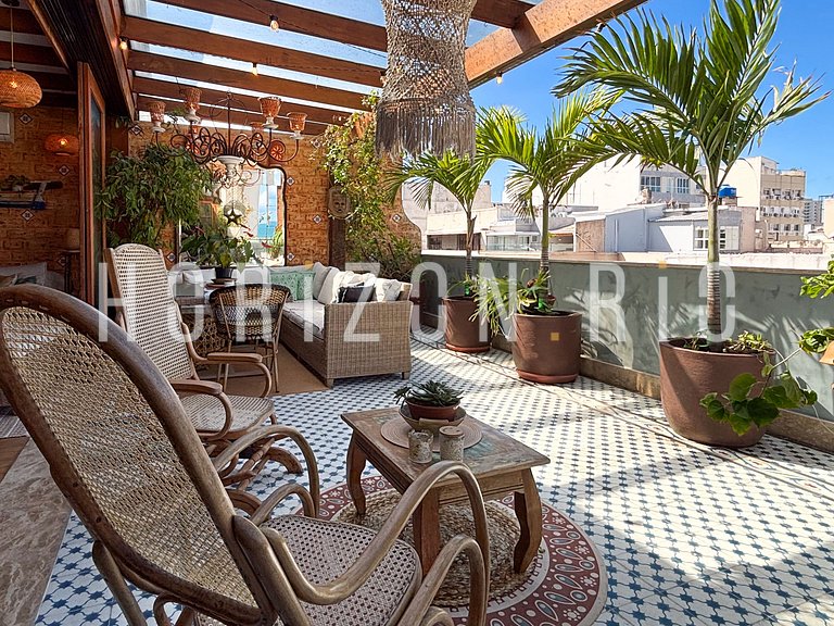Charmosa cobertura com decoração mediterrânea em Ipanema RJ