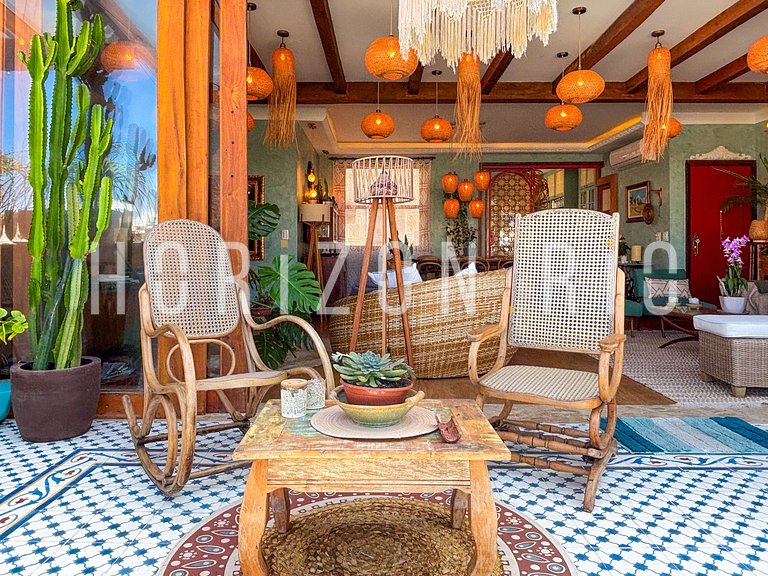 Charmosa cobertura com decoração mediterrânea em Ipanema RJ