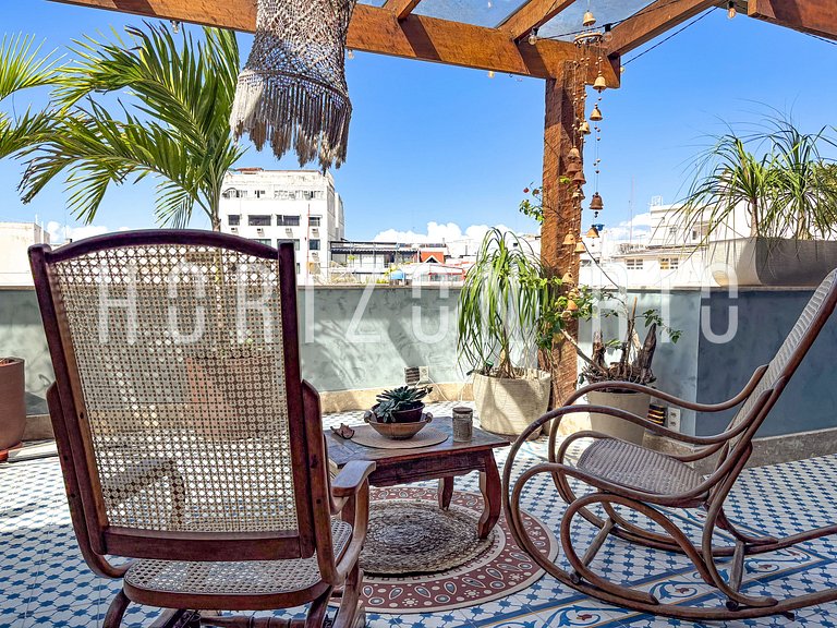 Charmosa cobertura com decoração mediterrânea em Ipanema RJ