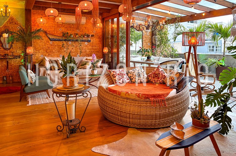 Charmosa cobertura com decoração mediterrânea em Ipanema RJ