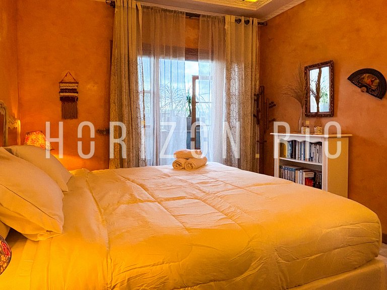 Charmosa cobertura com decoração mediterrânea em Ipanema RJ