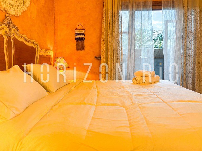 Charmosa cobertura com decoração mediterrânea em Ipanema RJ