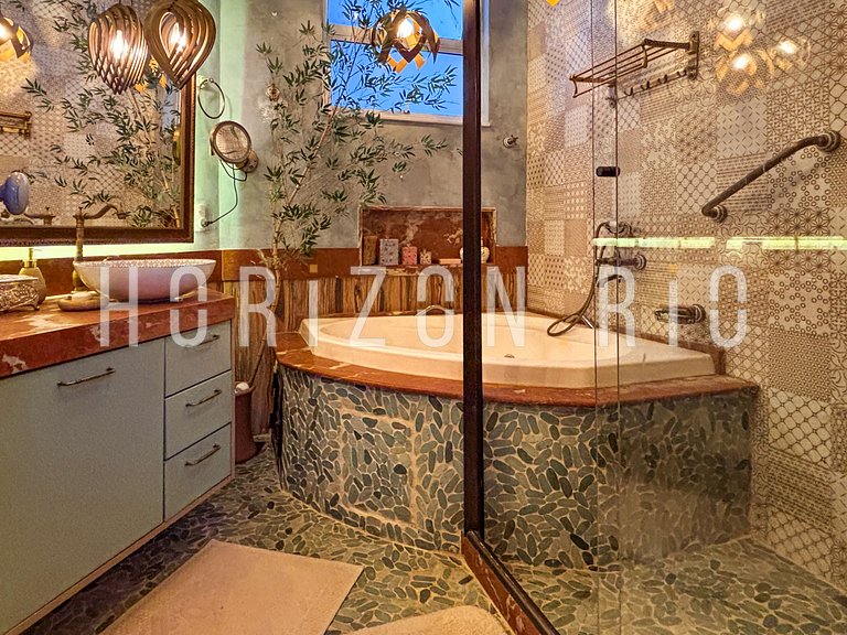 Charmosa cobertura com decoração mediterrânea em Ipanema RJ