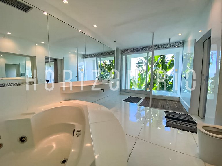 Luxe villa 5 chambres à louer à Joá avec vue sur mer