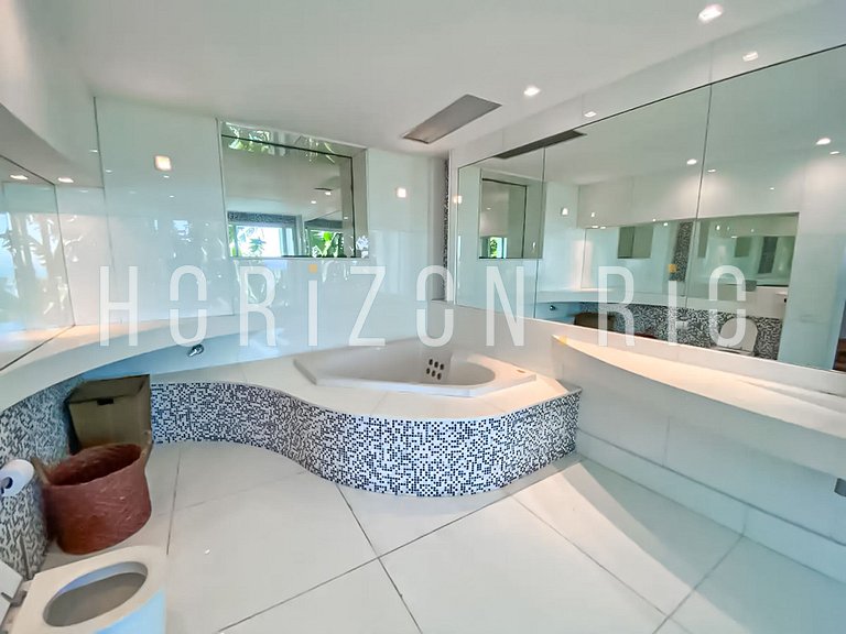 Luxe villa 5 chambres à louer à Joá avec vue sur mer