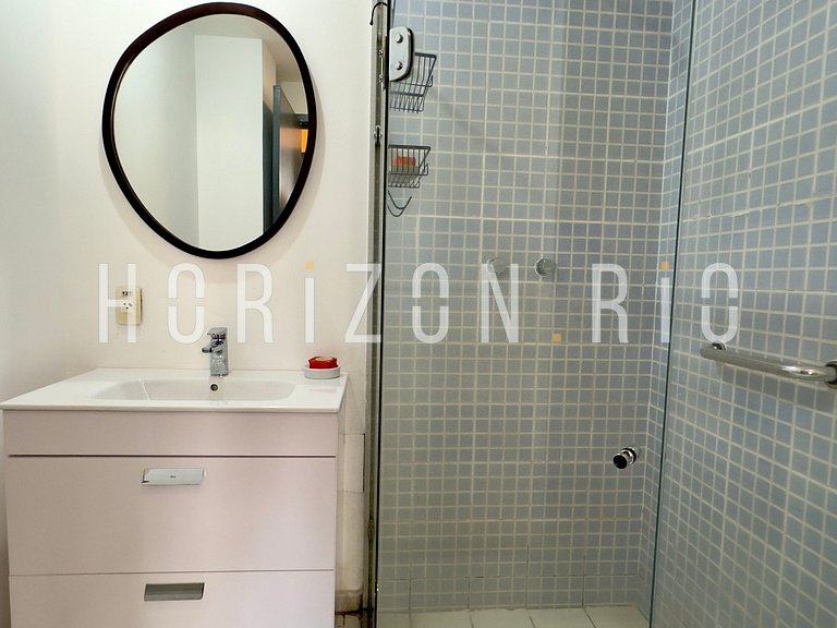 Apartamento com suíte em Copacabana - com piscina