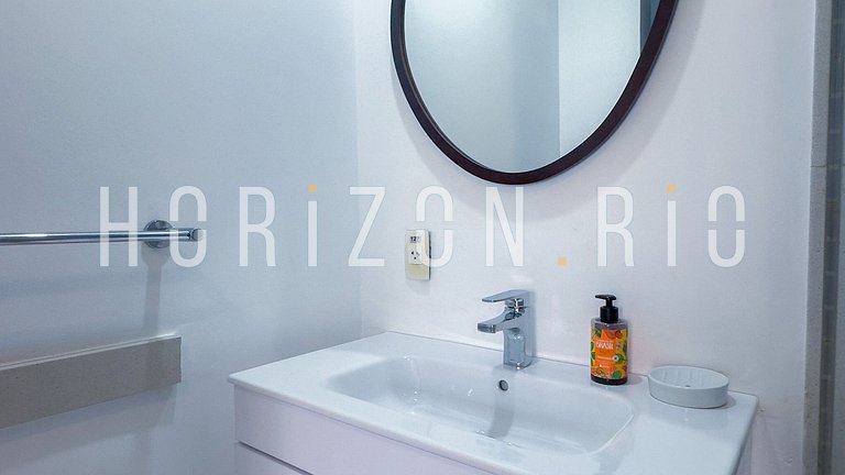 Apartamento com suíte em Copacabana - com piscina