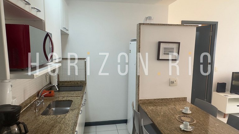 Apartamento en Copacabana: Suite, Piscina y Vista al Mar