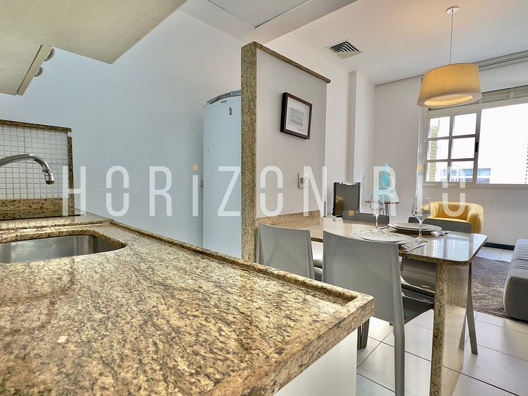 Apartamento com suíte em Copacabana - com piscina