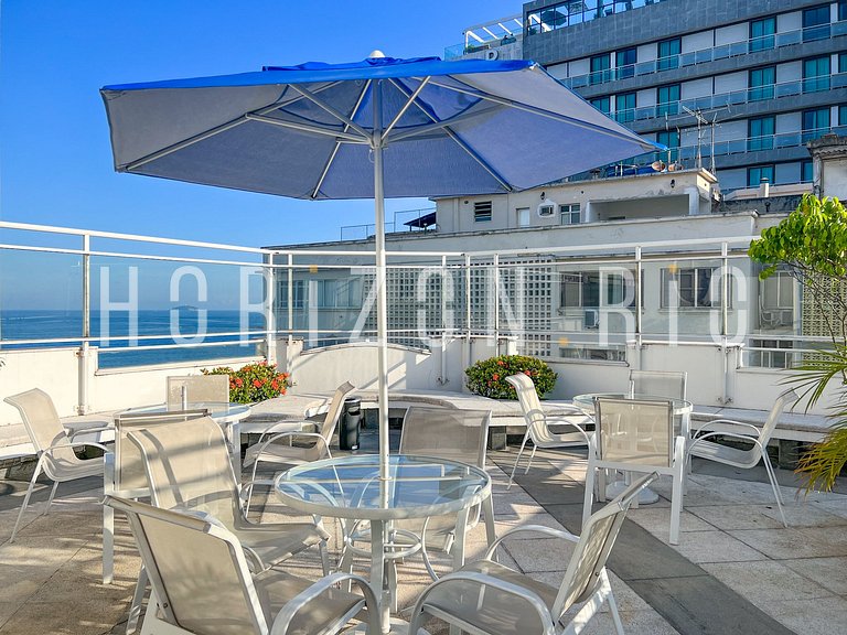 Apartamento en Copacabana: Suite, Piscina y Vista al Mar