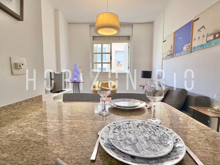 Apartamento com suíte em Copacabana - com piscina