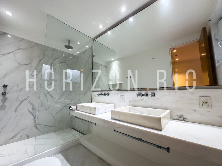 Luxury 3-Suite Penthouse in Copacabana with Private Pool