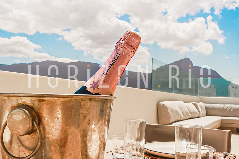 Penthouse for Rent in Ipanema, 2 Bedrooms, Terrace & Jacuzzi
