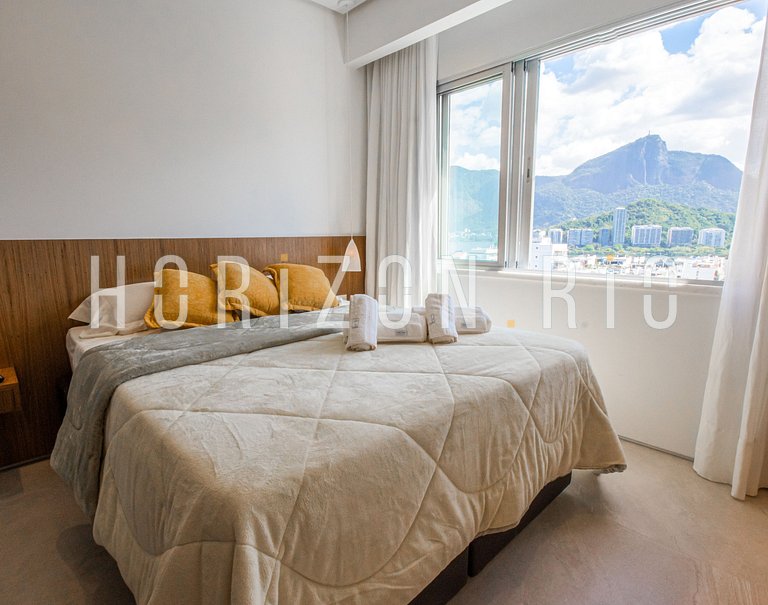 Penthouse for Rent in Ipanema, 2 Bedrooms, Terrace & Jacuzzi