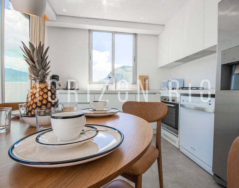 Penthouse for Rent in Ipanema, 2 Bedrooms, Terrace & Jacuzzi