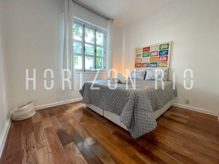 Vacation Rental: 2-Bedroom Apartment in Ipanema