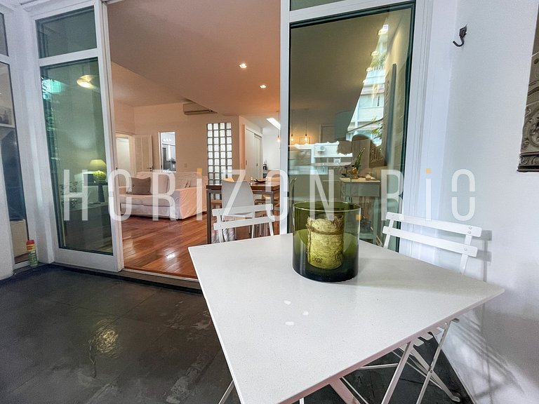 Vacation Rental: 2-Bedroom Apartment in Ipanema