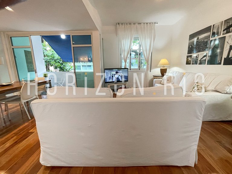 Vacation Rental: 2-Bedroom Apartment in Ipanema