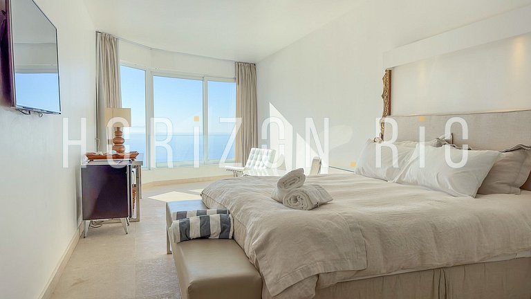Luxurious 6-Suite House for Seasonal Rental in Joá