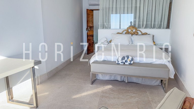 Luxurious 6-Suite House for Seasonal Rental in Joá