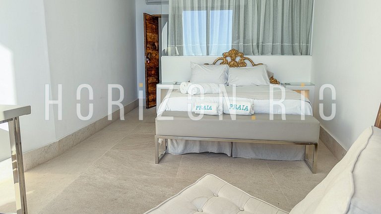 Luxurious 6-Suite House for Seasonal Rental in Joá