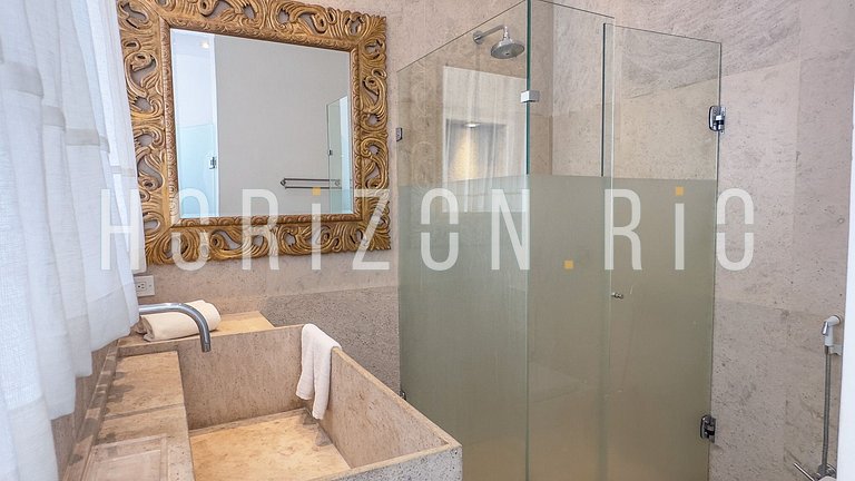 Luxurious 6-Suite House for Seasonal Rental in Joá