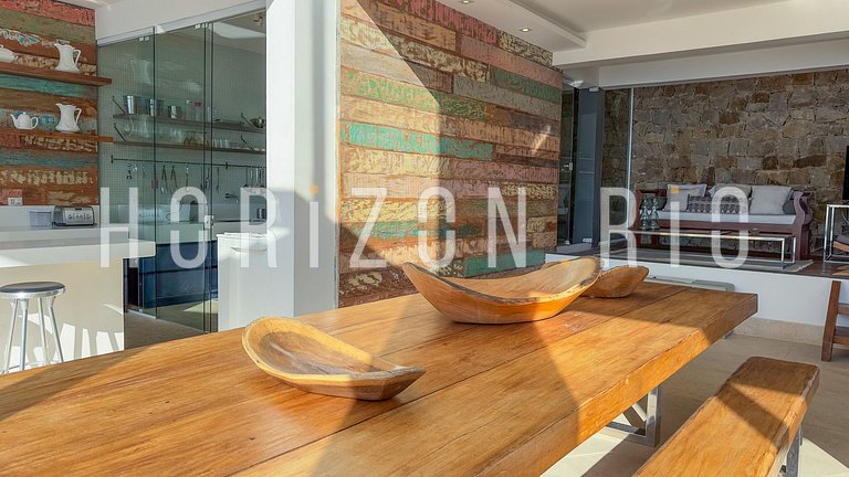 Luxurious 6-Suite House for Seasonal Rental in Joá