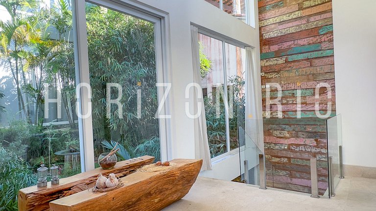 Luxurious 6-Suite House for Seasonal Rental in Joá