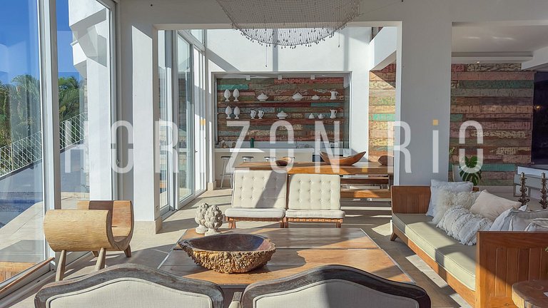 Luxurious 6-Suite House for Seasonal Rental in Joá