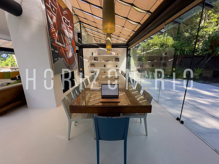 Casa contemporânea com 5 quartos e piscina em São Conrado