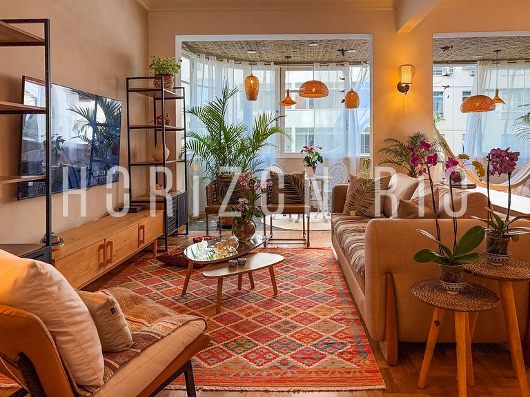 Mediterranean Oasis in Copacabana, Steps from the Sea and Ar
