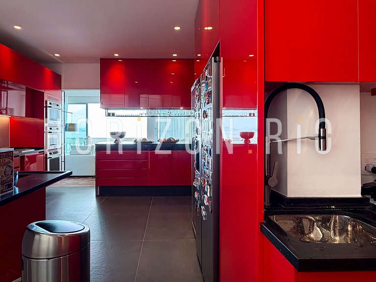 Magical nights in Copacabana: jacuzzi and sea view