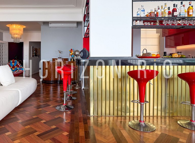 Noites mágicas em Copacabana: jacuzzi e vista mar