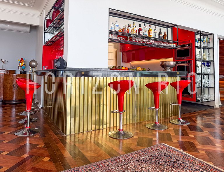 Noites mágicas em Copacabana: jacuzzi e vista mar